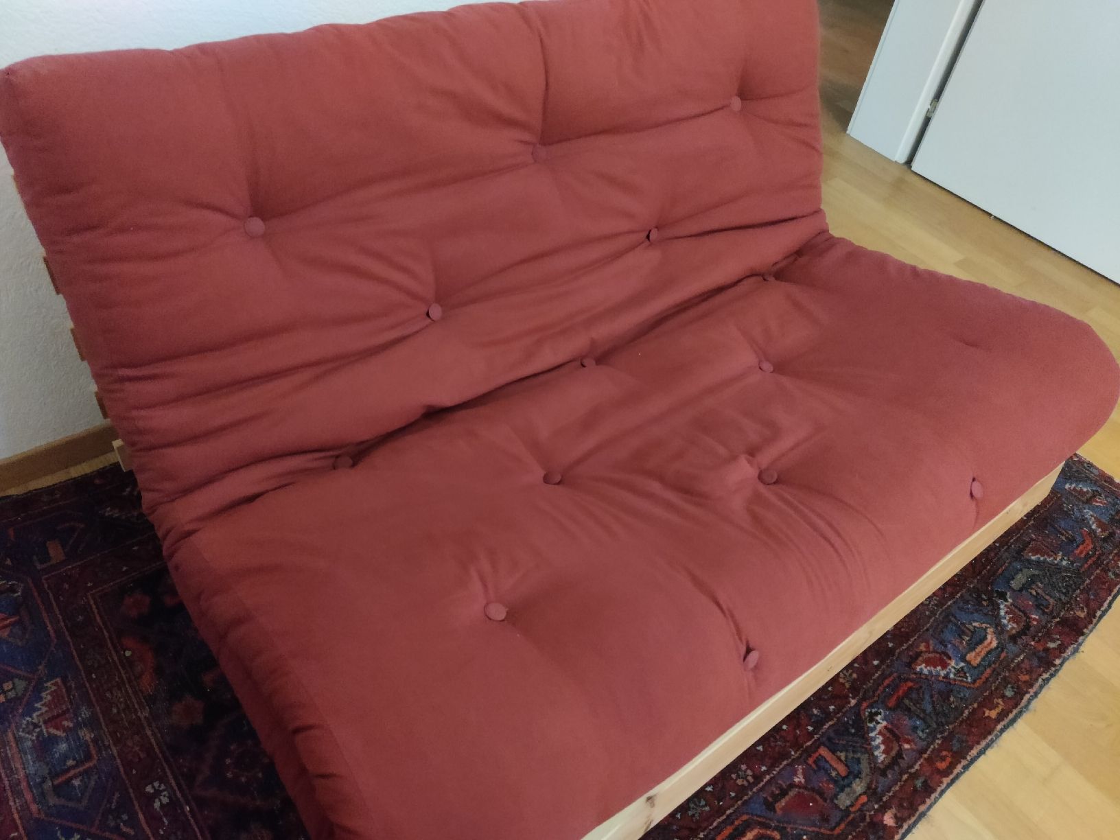 Divani: Red Futon Sofa Bed – Usato da Zürich venduto da dav_5xw9 3