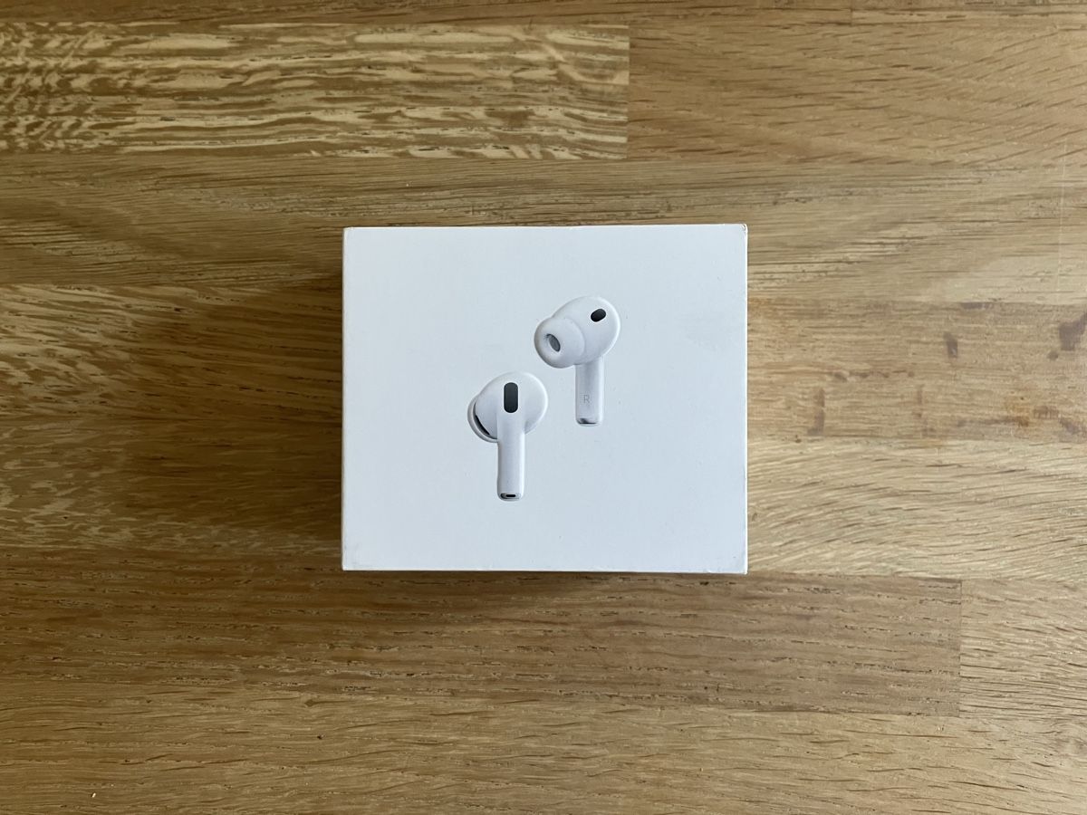 Casse di trasporto: Air Pods Pro Verpackung mit Wechselbuds – Usato da Basel venduto da dacaccia