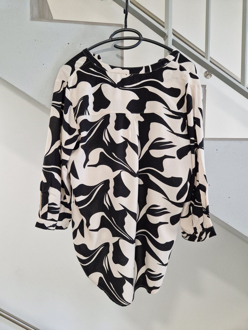 Camicette: Bluse schwarz-beige gemustert, Grösse M – Usato da Kyburg venduto da zei_z76d 1