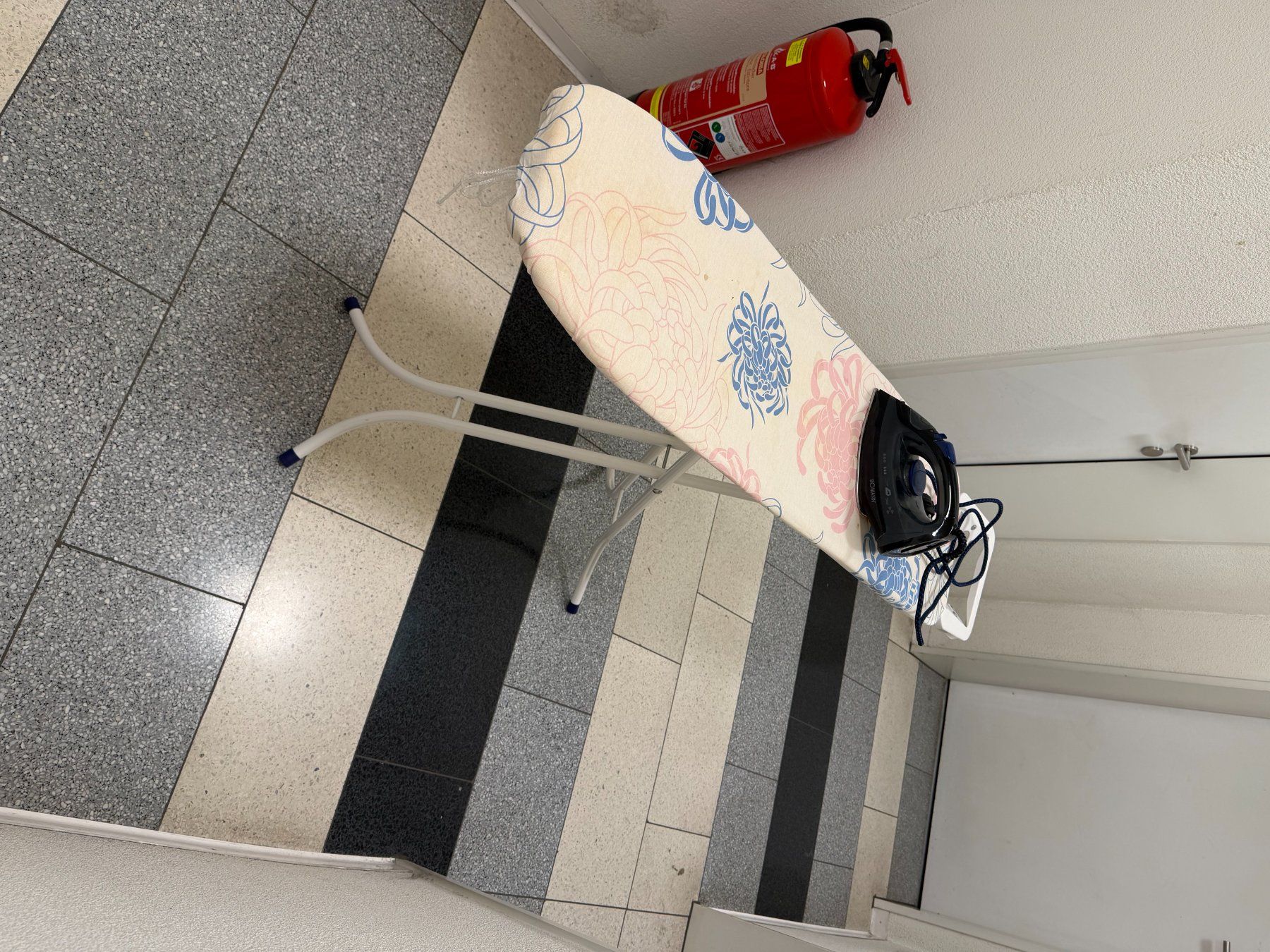 Assi da stiro: Ironing Board and Iron – Usato da Thun venduto da tho_jm7p