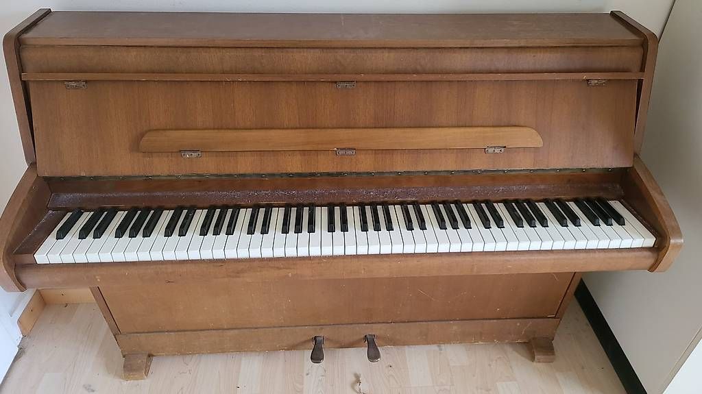 Musikinstrumente: Klavier  – Gebraucht aus Jona von roediger1
