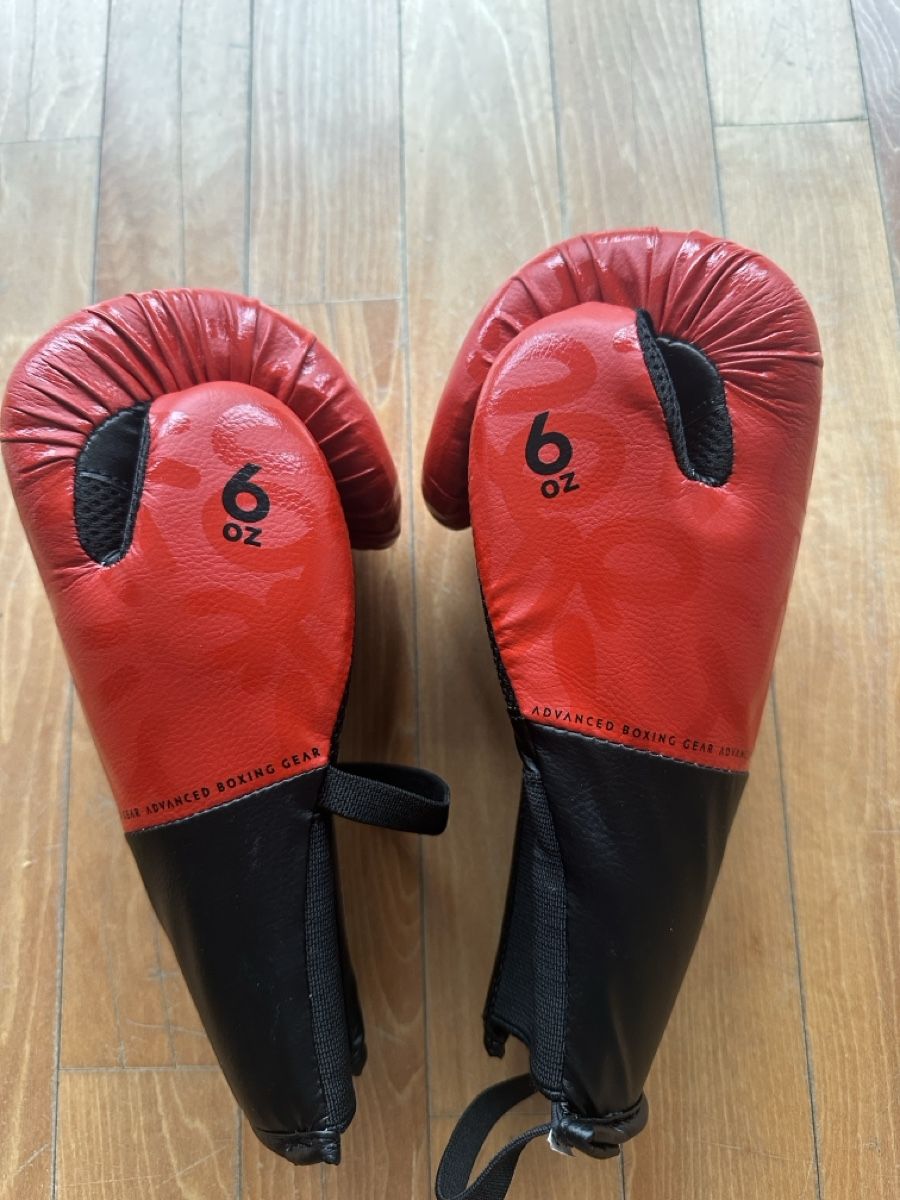 Decathlon Guanti & manicotti: Boxing Gear - Red/Black - Lightweight Sparring – Usato da Büren an der Aare venduto da bradlee512