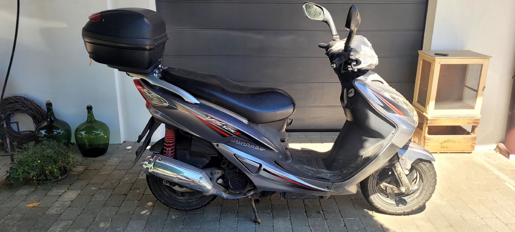 Sym Scooter: Scooter Sym 125 – Difettoso da Torny-le-Grand venduto da Palym