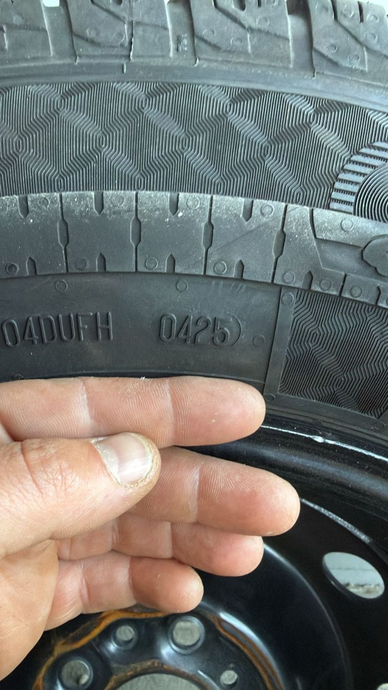 Pneus & Kompletträder: Bus Van Winter Wheel - 215/70 R15 Continental /  M+S – Gebraucht aus Ins von dma_v2l6 6