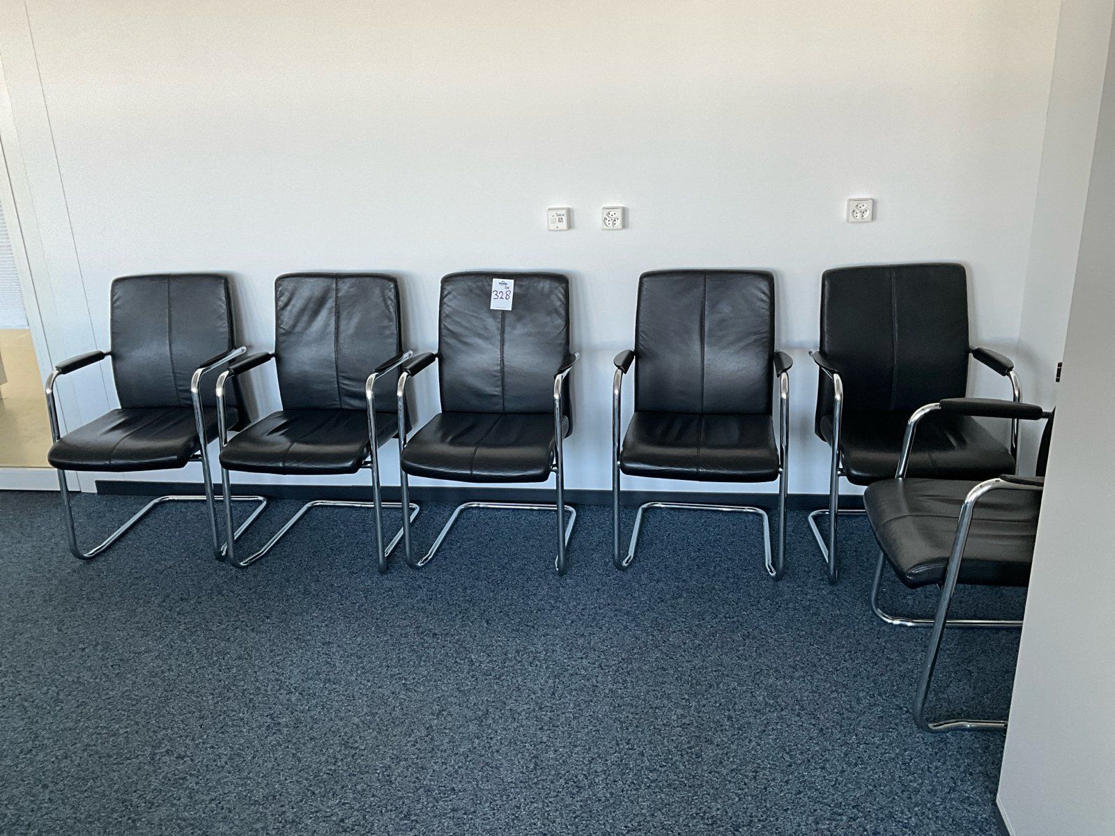 Sedie: 6 Stühle mit Lederüberzug – Usato da Zürich venduto da PIPM_Switzerland