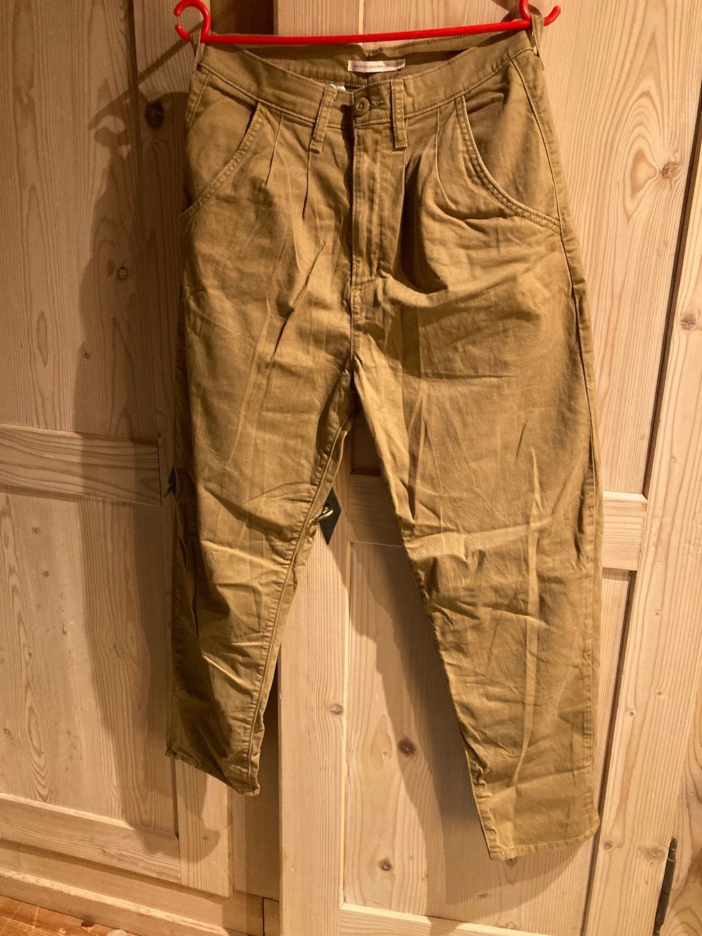 Levi's Pantaloni: Levis Balloon leg 27/28 – Usato da Steg im Tösstal venduto da mimu_87 2