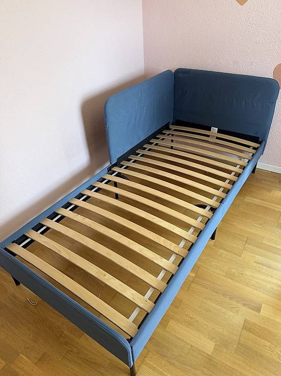Ikea Letti: Ikea Bett blau 90 cm x 200 cm – Usato da Wolhusen venduto da Hotmusic 1