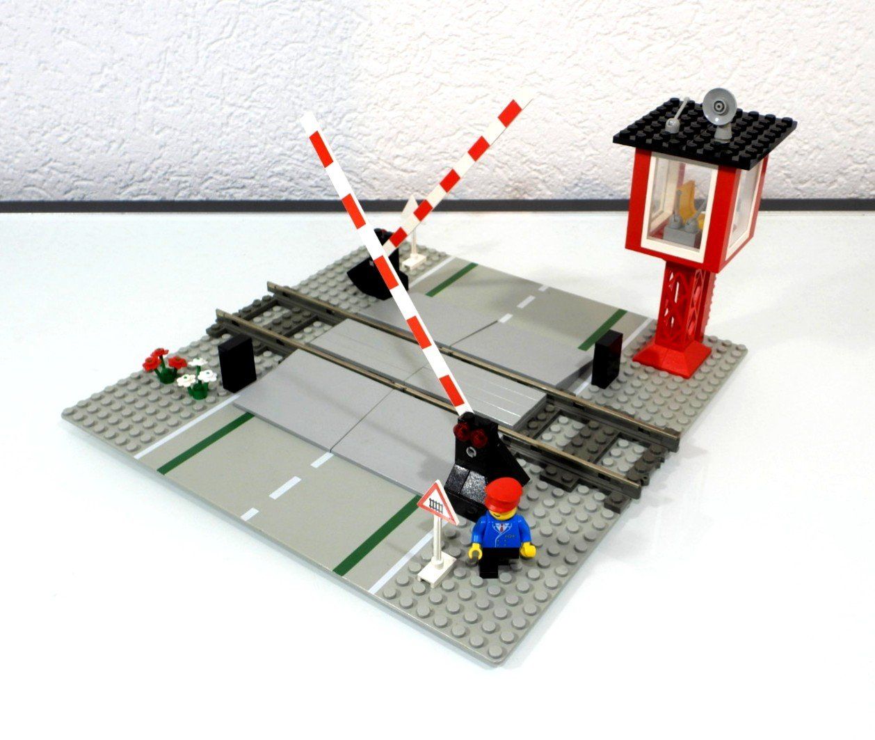 Lego Baukästen: LEGO EISENBAHN 4539 BAHNÜBERGANG 9 VOLT – Gebraucht aus Turbenthal von Ddanuh 6