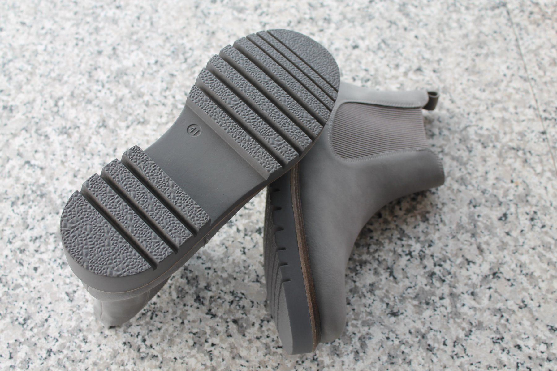 Damenschuhe: Bottines neuves 41 – Neu und originalverpackt aus Chez-le-Bart von jasse 2