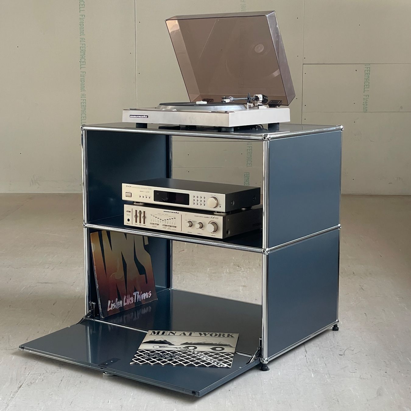 USM Credenze: USM Haller Stereo / Fernseher Möbel - Anthrazit – Usato da Bern venduto da Modern-Era 4
