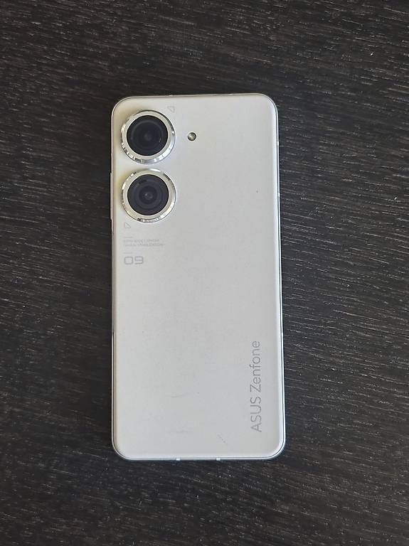 Asus Telefoni cellulari / Smartphones: Asus Zenfone 9 256gb – Usato da La Croix / Lutry venduto da Matrox7