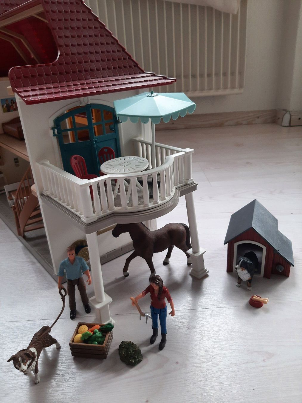 Schleich Giocattoli: Schleich Haus mit Stall – Usato da Sissach venduto da DieNetteDame 4