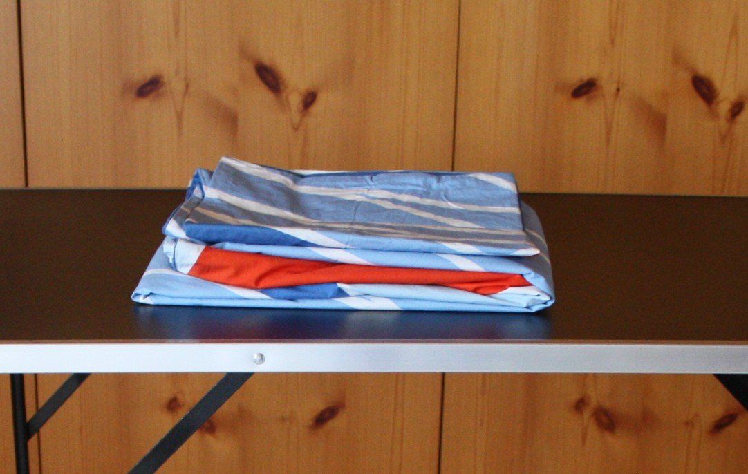 Bettwäsche: Bettwäsche-Garnitur blau rot – Gebraucht aus Flüelen von Alt-und-Neu 5