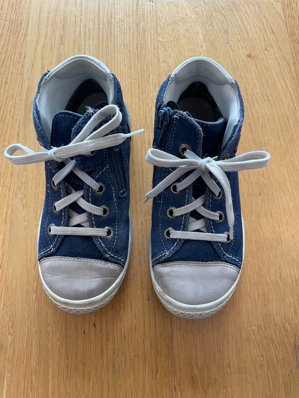 Scarpe per ragazzi: Kinderschuhe Gr 28 - wasserdicht – Usato da Luzern venduto da Patrick_e