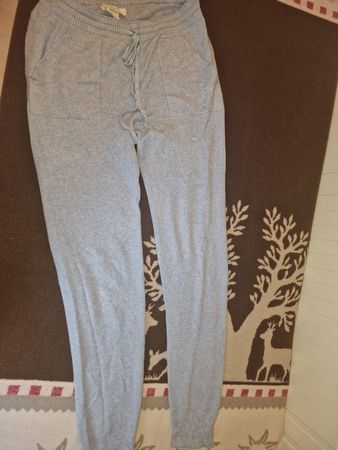 Hellblaue Jogginghose