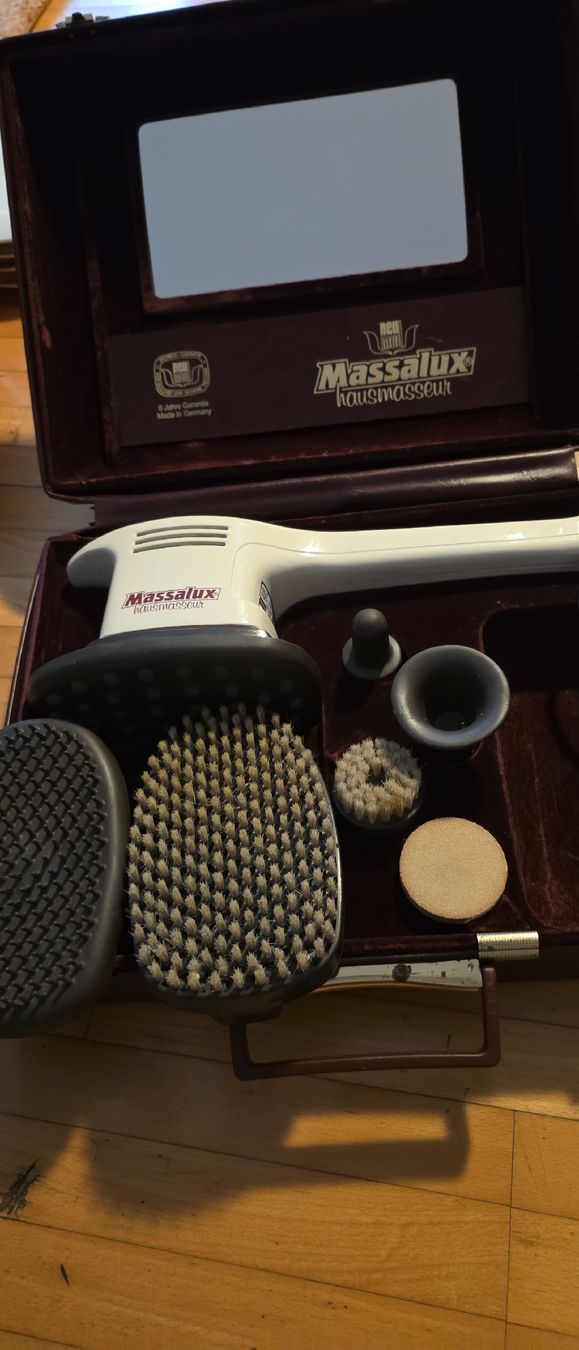 Dispositivi per massaggi: Massalux Hausmasseur Massagegerät – Usato da Riedikon venduto da Winter21. 1