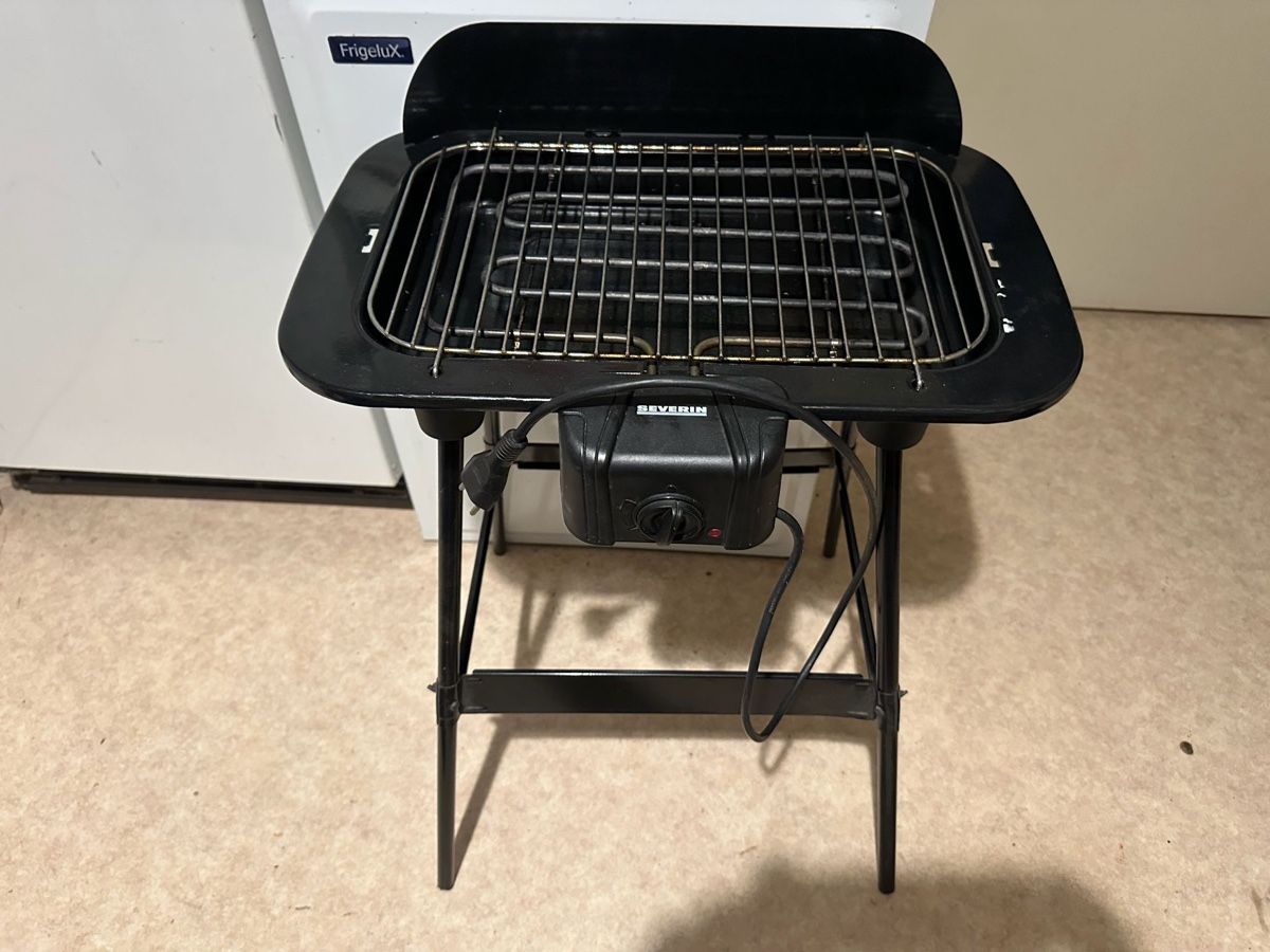Griglie: Severin Electric Grill with Stand good condition – Usato da Moosseedorf venduto da ram_c65w 1