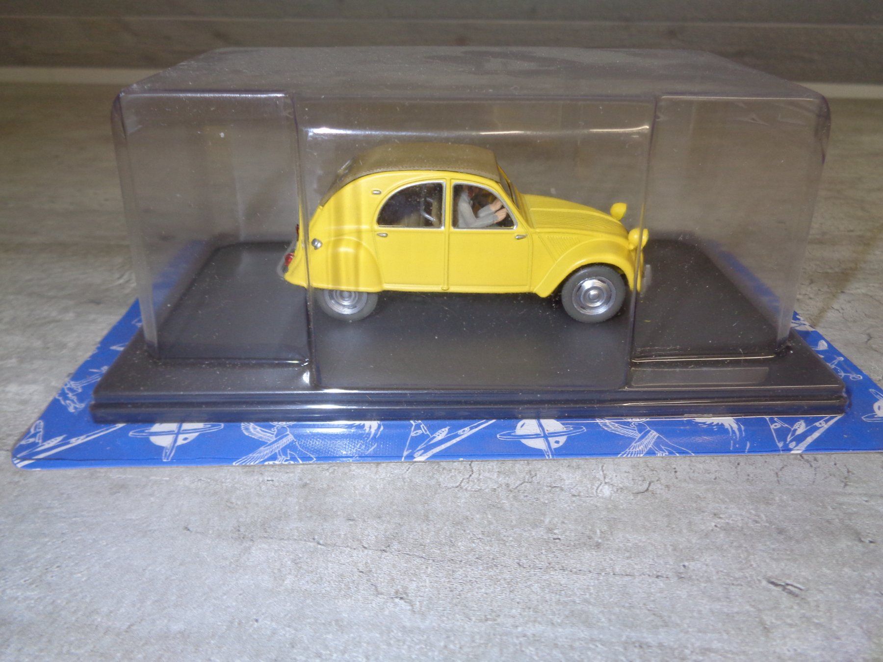 Citroën Modellautos: Hachette 1:43 Blake et Mortimer Citroën 2CV – Neu und originalverpackt aus Reconvilier von rallycar 4