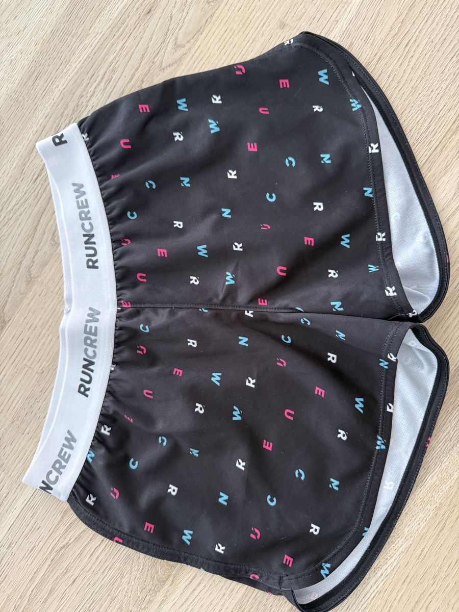 Manor Hosen: Laufshorts RUNCREW schwarz Muster Grösse 146/152  – Gebraucht aus Domat/Ems von Furreri 1