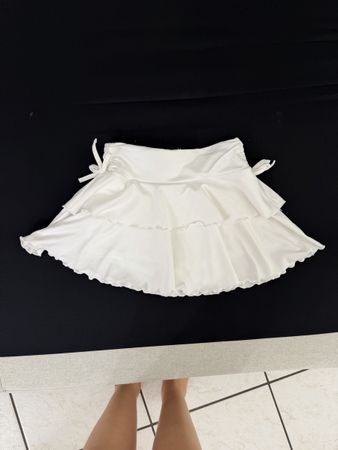 Jupe short blanc fille 10 ans neuf. Parfait pour l’été !!!