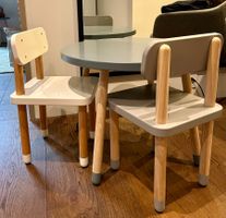 Kindermöbel Marke "Dots": 1 Tischchen mit 1 Stuhl