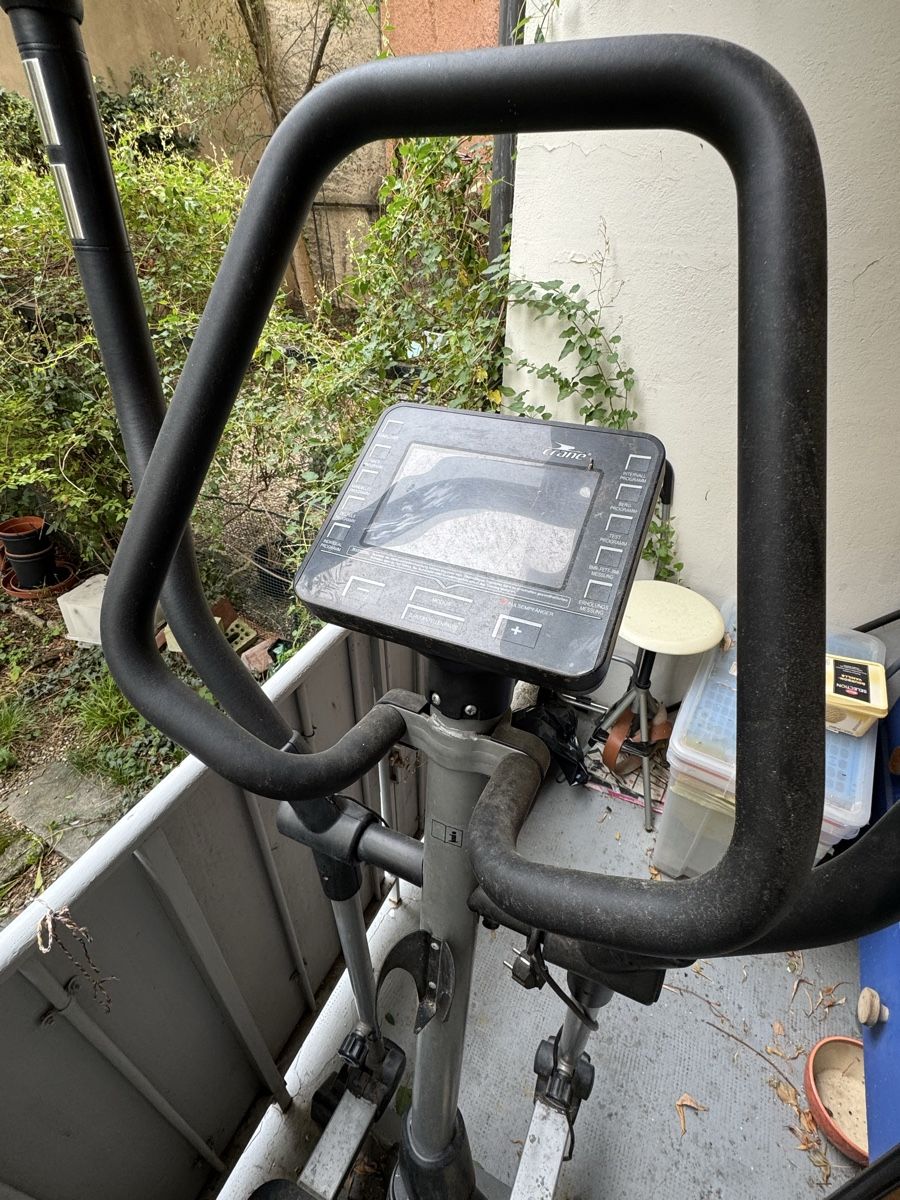 Aldi Vélos d'appartement: Crosstrainer  – Défectueux à Pfeffingen par Twoa 1