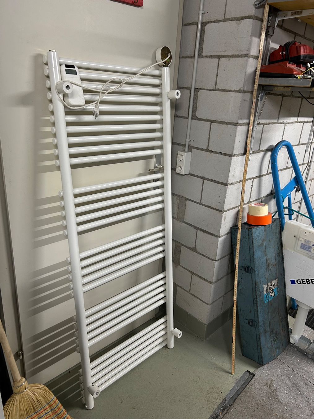 Portasciugamani: Elektrischer Heizkoerper zehner weiss gebraucht – Usato da Birr venduto da antigo1 7