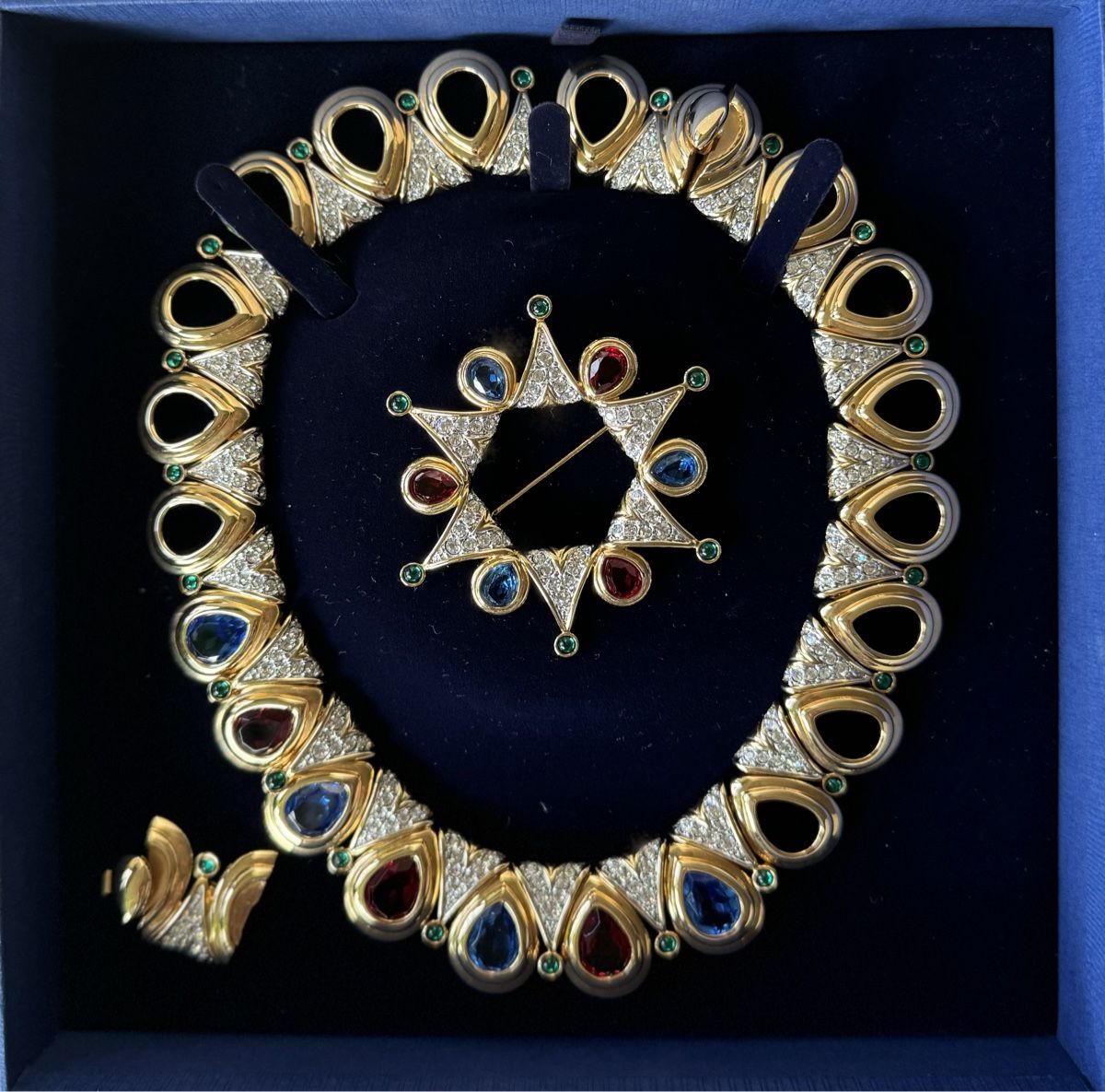 Swarovski Altri gioielli: Set Swarovski plaqué or 18k, collier et broche. – Nuovo e nell'imballaggio originale da Villars-sur-Glâne venduto da Sunshine-8
