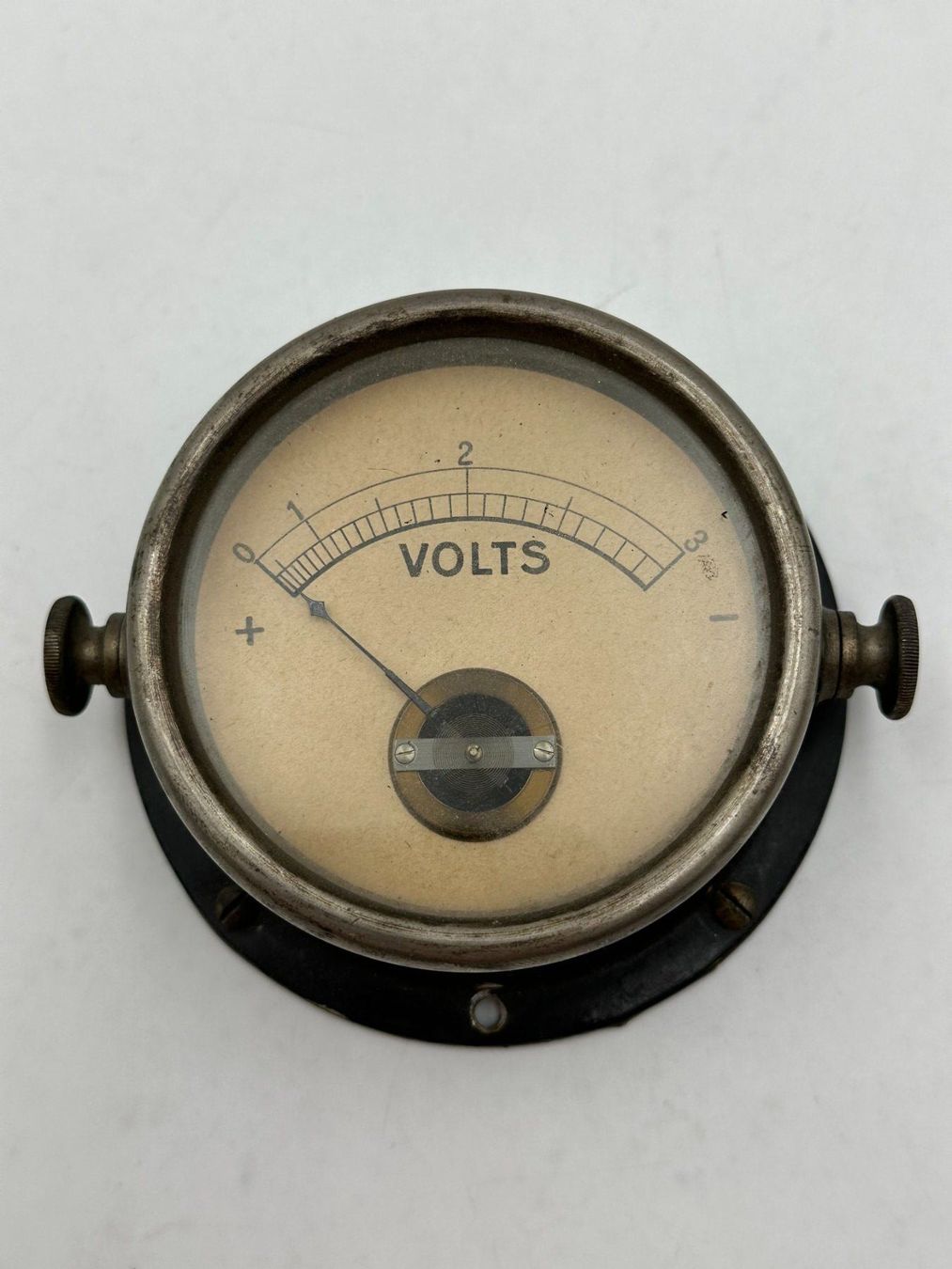 Messen: Antikes Voltmeter 0–3 Volt – historisches Messgerät – Gebraucht aus Luzern von Lager6640