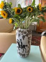 Bodenvase mit Reiter Dekor grau braun gebraucht