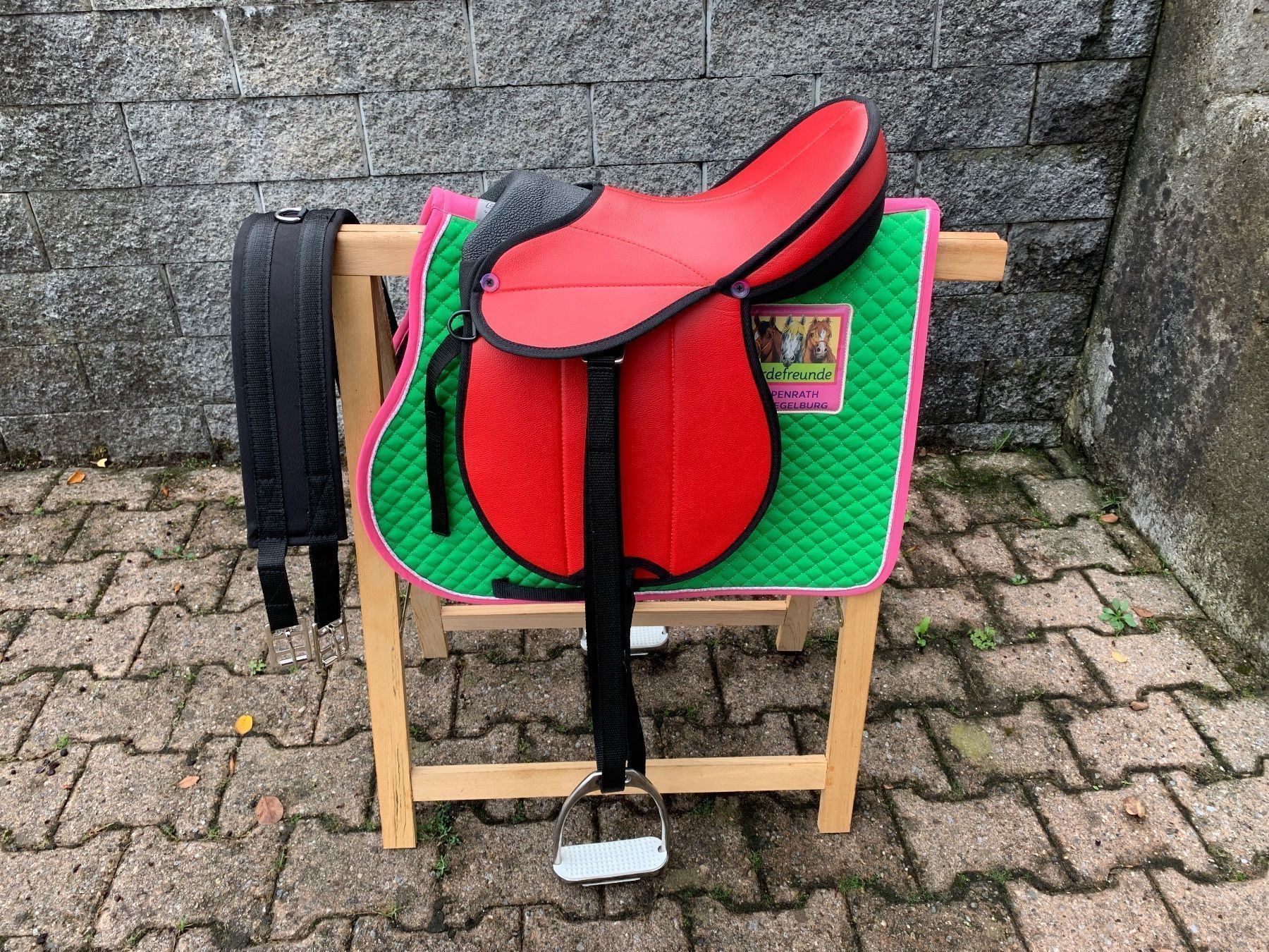 Selle & Accessori: schönes rotes Ponysätteli – Usato da Feldbach venduto da Fea1