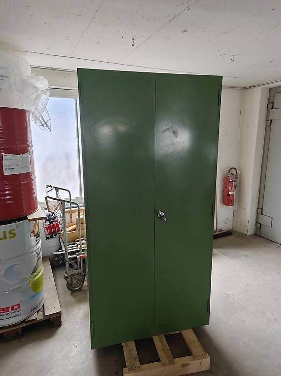 Schränke: Materialschrank/Lagerschrank, – Gebraucht aus Gossau SG von pag_pj7z