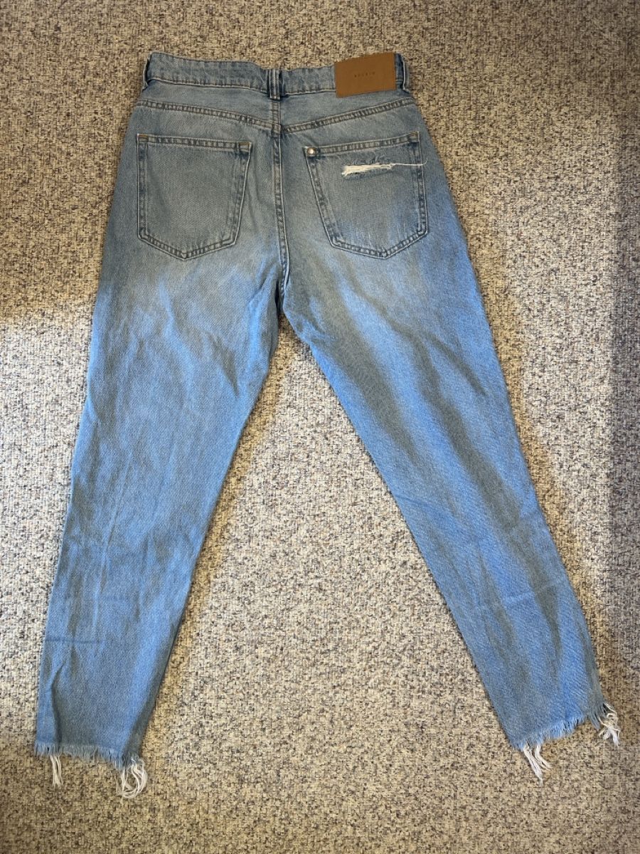 Jeans: Low Waist Ripped Jeans – Usato da Klosters venduto da ladinaa.5 1