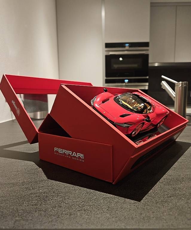 Modellini d'auto: Ferrari DAYTONA – Nuovo e nell'imballaggio originale da Châtel-St-Denis venduto da ameireles1973 1