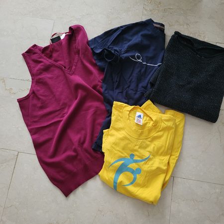 T-Shirts und Pullover Konvolut 4 Teile Grösse L (Artn.85)