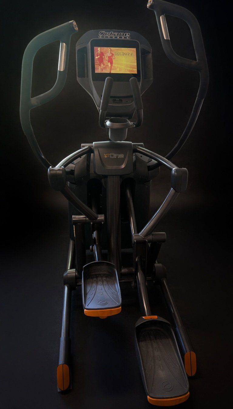 Vélos d'appartement: Crosstrainer Octane XT One mit Smart Console – D'occasion à Muri b. Bern par Innivate 1