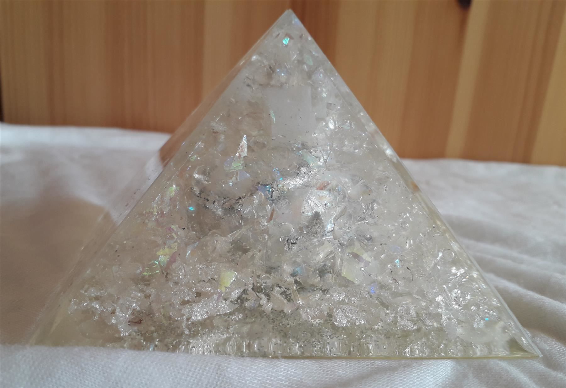 Pietre preziose: ORGONIT Pyramide Medium * MOND Mondstein – Nuovo e nell'imballaggio originale da Aeschi b. Spiez venduto da KRONLICHT 9