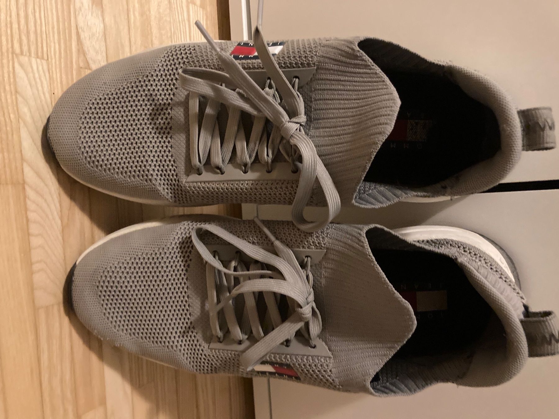 Tommy Hilfiger Herrenschuhe: Sneakers Tommy Jeans grau Grösse 43 gebraucht – Gebraucht aus Mammern von Just4ever2026 2