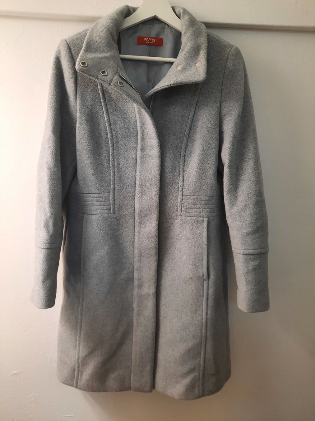 Esprit Manteaux: Mantel Esprit grau – D'occasion à Zürich par ONVA-RE-USE