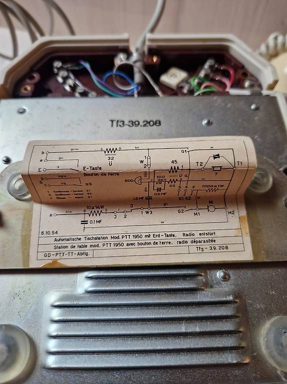 Telefone: Tischstation Mod. 50 – Gebraucht aus Uetikon am See von telegraph 1