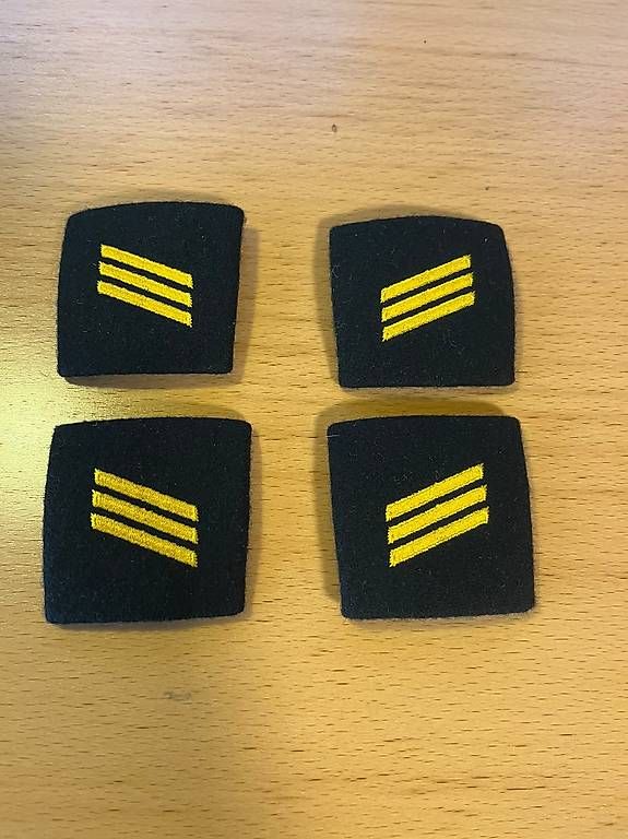 Plaquettes & Badges: Abzeichen Achselschlaufe Obergefreiter – D'occasion à Oberwil (Dägerlen) par Teddy89