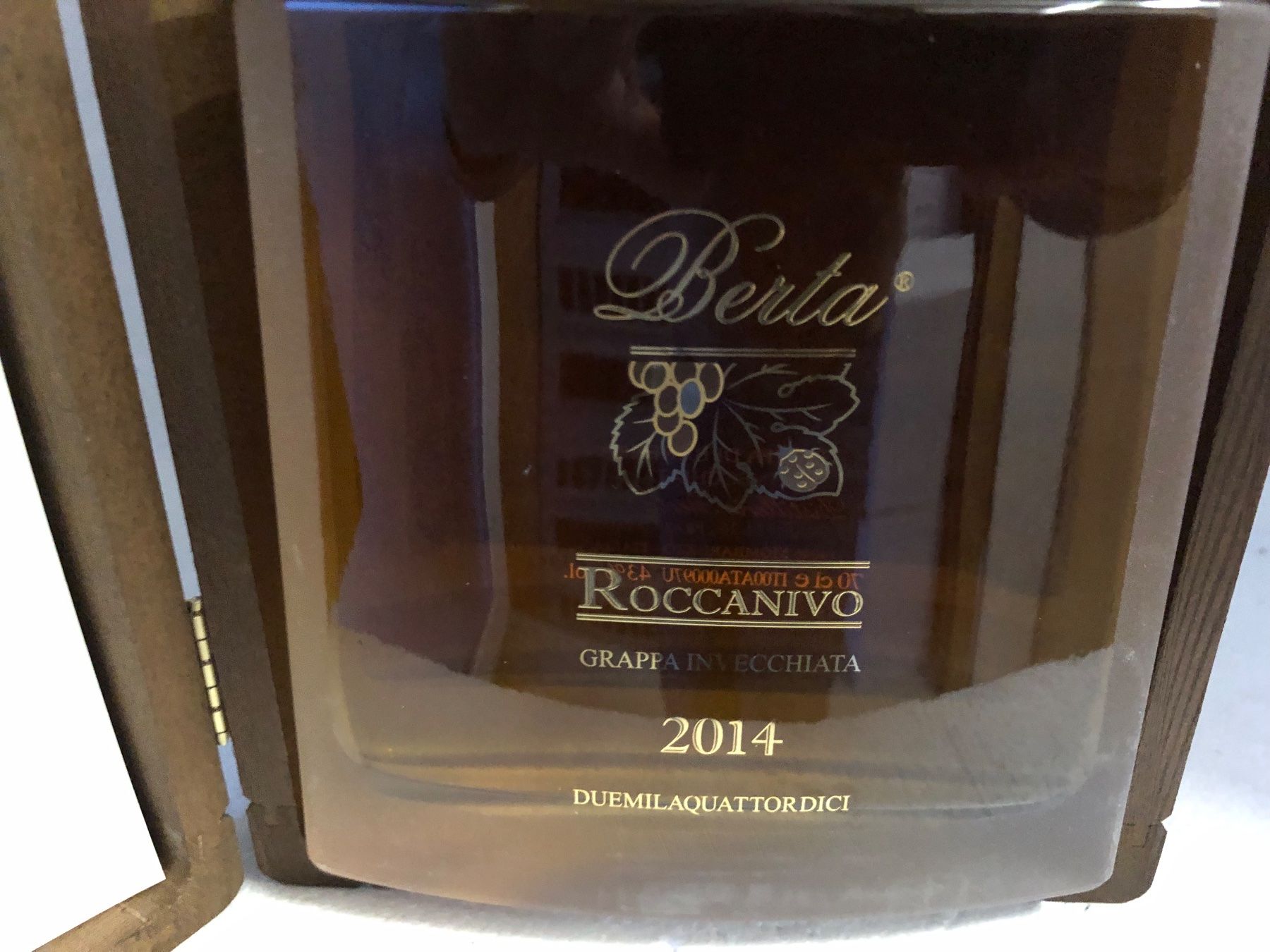 Berta Bevande alcoliche: Berta Grappa Roccanivo 43% 2014 – Nuovo e nell'imballaggio originale da Wöschnau venduto da Vinsale 4