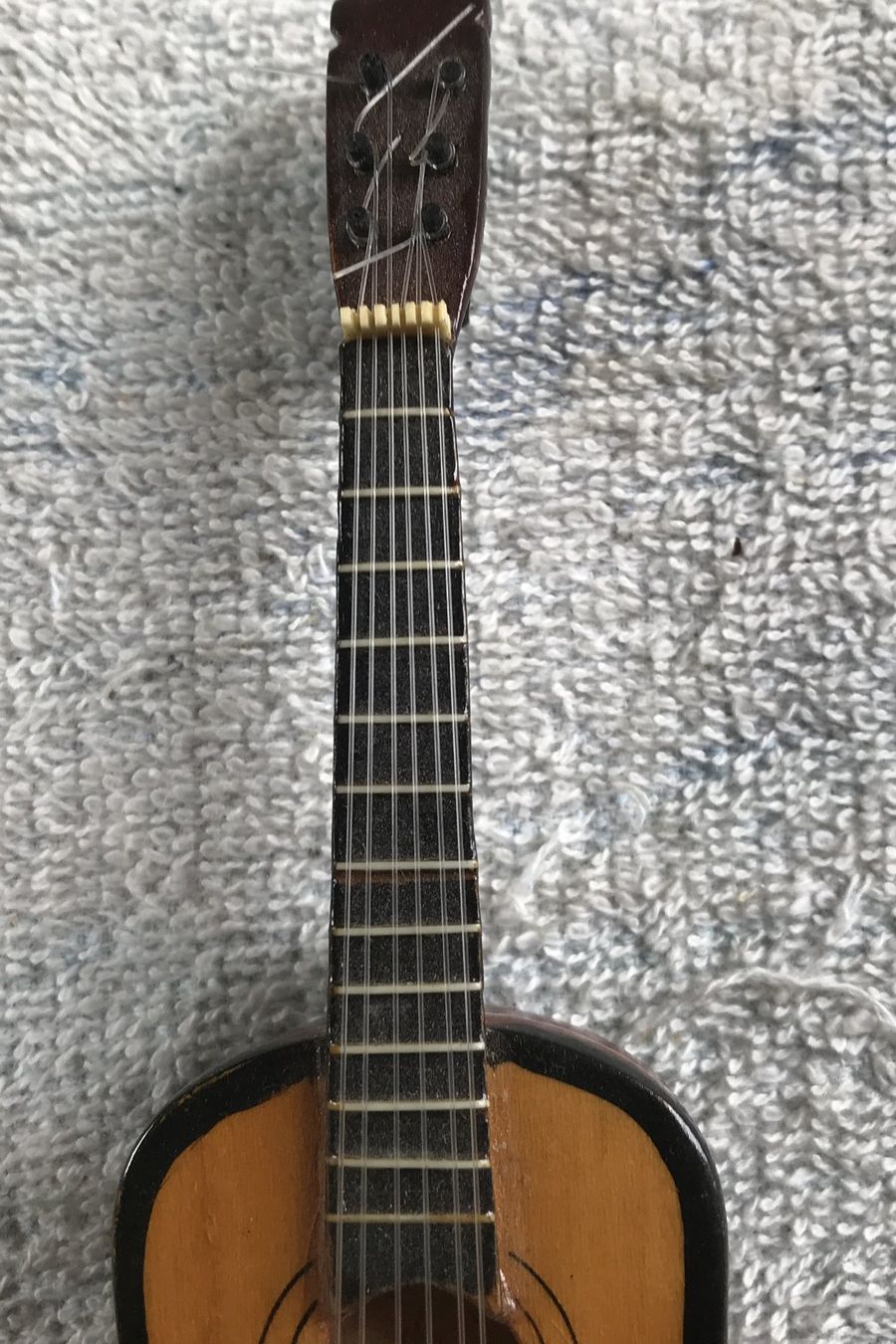 Strumenti musicali: GITARRE – Usato da Ostermundigen venduto da wini63 8