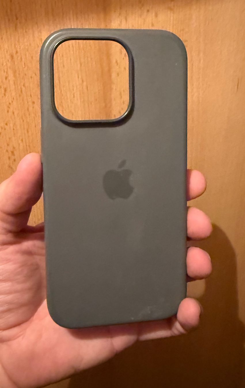 Apple Coques & Protection écran: iPhone 16 Pro - Silicon Case - Color Stone Gray – D'occasion à Moudon par CollectorGeek 2