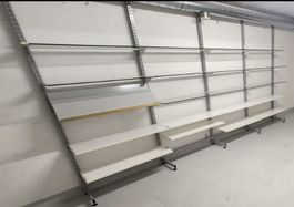 Regalsystem Metall weiss mit Glas und Holzbrettern