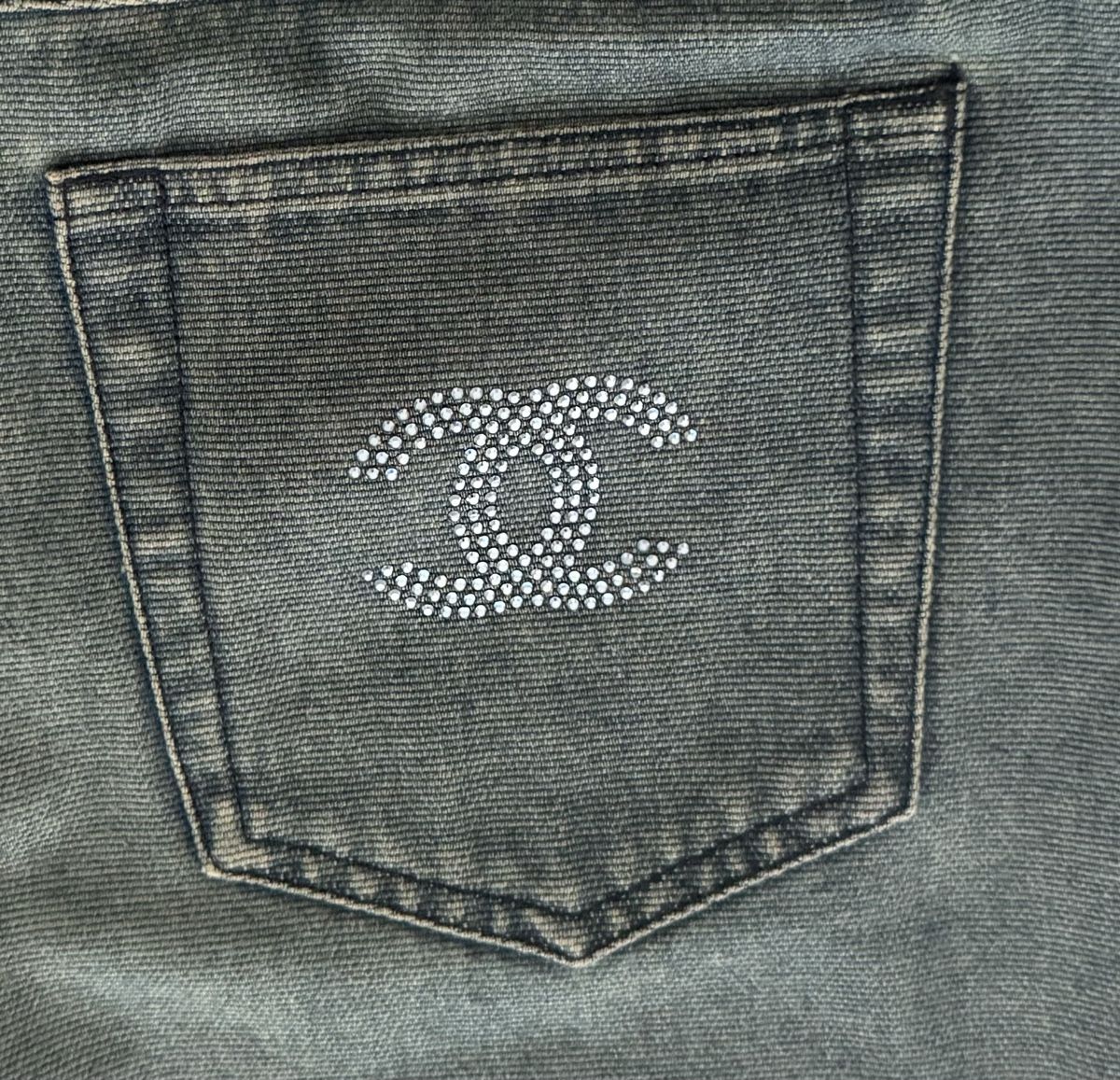Chanel Jeans: Chanel Jeans Strass Logo Gr. 42 – Nuovo (secondo la descrizione) da Steckborn venduto da ayvel 1