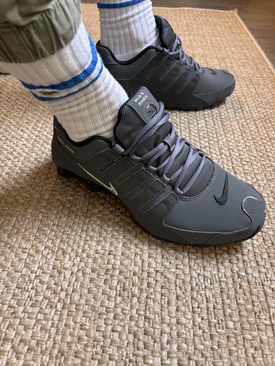 Nike Scarpe da uomo: Nike Shox grises, 45, neuves – Nuovo e nell'imballaggio originale da Le Mont-sur-Lausanne venduto da rhinoco2000 1