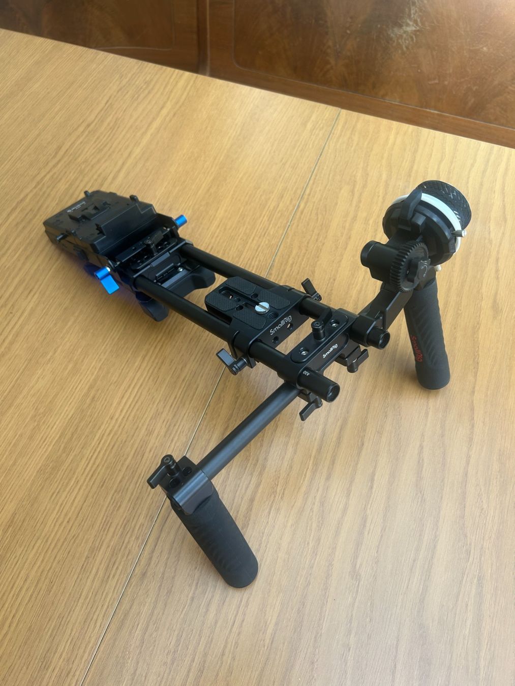 Smallrig Sonstiges Zubehör: SmallRig Shoulder Rig Set inkl. Follow Focus & MoMan V-Mount – Gebraucht aus Lenzburg von Joerebemi 3
