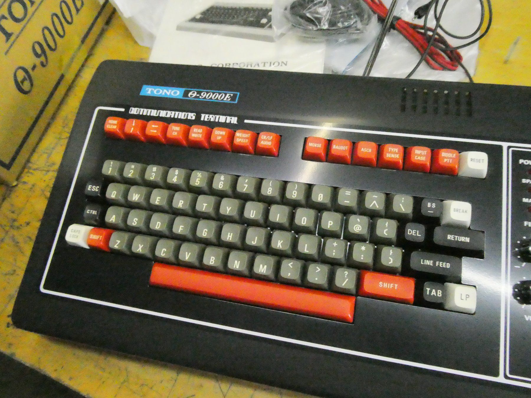 Tutti i francobolli: TONO 9000E Communication Terminal, 1980 – Usato da Etagnières venduto da emmaus.electro 1