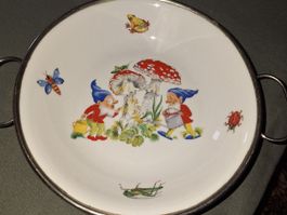 KINDERTELLER AUS OMAS ZEIT MIT WASSERTANK UND SÜSSEN MOTIV